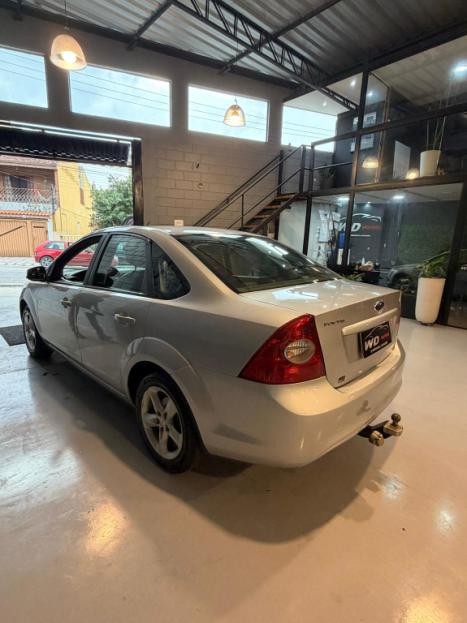 FORD Focus Sedan 2.0 16V 4P, Foto 3