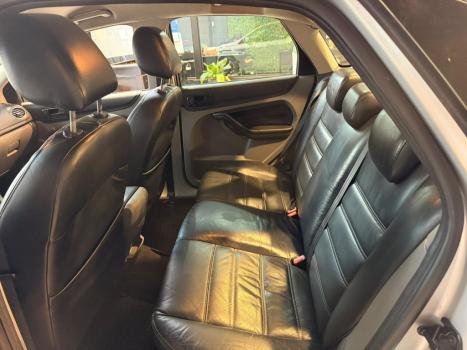 FORD Focus Sedan 2.0 16V 4P, Foto 4
