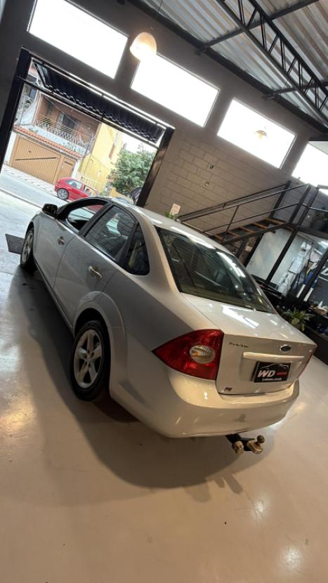 FORD Focus Sedan 2.0 16V 4P, Foto 9