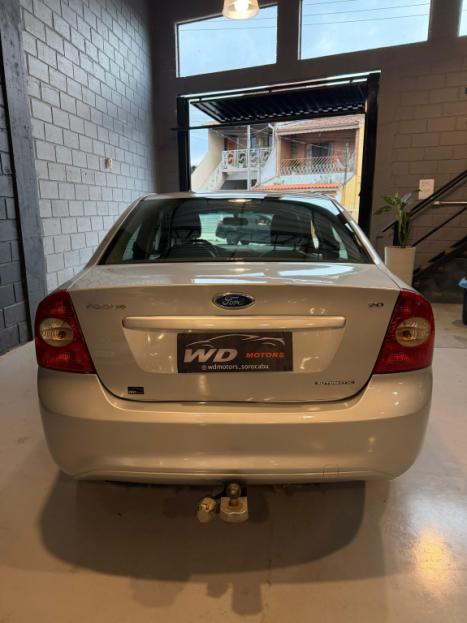 FORD Focus Sedan 2.0 16V 4P, Foto 10