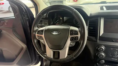 FORD Ranger 2.2 16V BLACK DIESEL CABINE DUPLA AUTOM�TICO, Foto 13