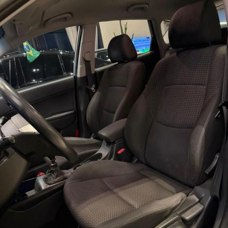 HYUNDAI I30 2.0 16V 4P, Foto 7