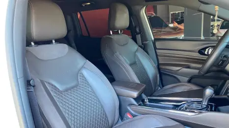 JEEP Commander 2.0 16V 4P TD380 OVERLAND 4X4 TURBO DIESEL AUTOM�TICO AT9, Foto 7