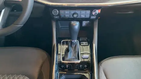 JEEP Commander 2.0 16V 4P TD380 OVERLAND 4X4 TURBO DIESEL AUTOM�TICO AT9, Foto 14