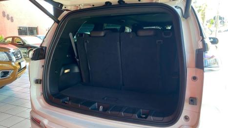 JEEP Commander 2.0 16V 4P TD380 OVERLAND 4X4 TURBO DIESEL AUTOM�TICO AT9, Foto 12