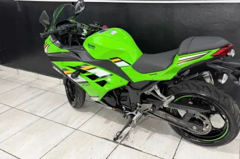 KAWASAKI Ninja 300 ABS, Foto 3