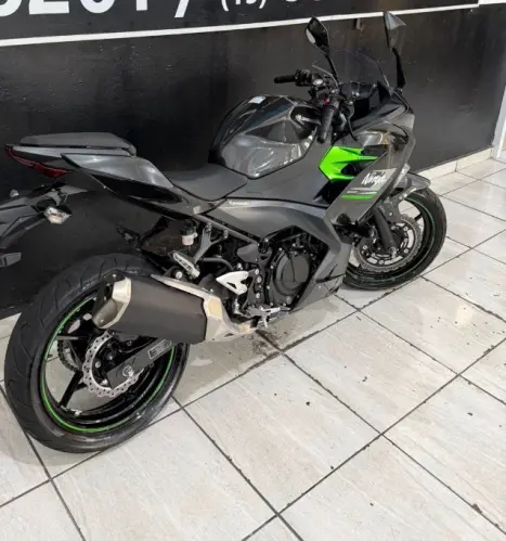 KAWASAKI Ninja 400 , Foto 1