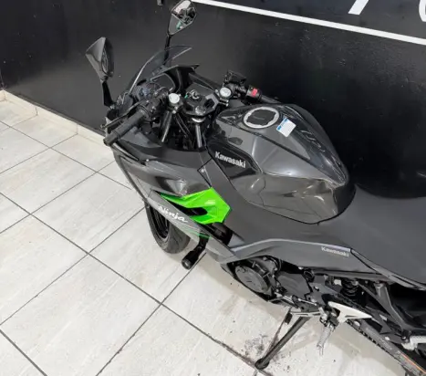 KAWASAKI Ninja 400 , Foto 10