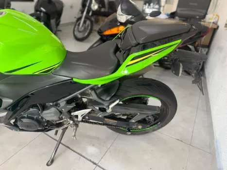 KAWASAKI Ninja 400 , Foto 10