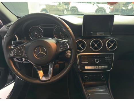 MERCEDES-BENZ A 200 Sedan , Foto 3