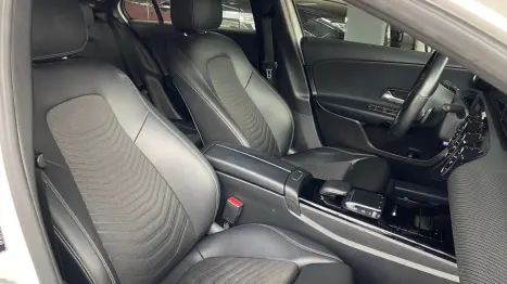 MERCEDES-BENZ A 200 Sedan , Foto 6