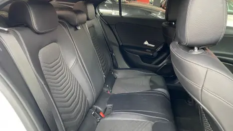 MERCEDES-BENZ A 200 Sedan , Foto 7