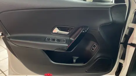 MERCEDES-BENZ A 200 Sedan , Foto 16