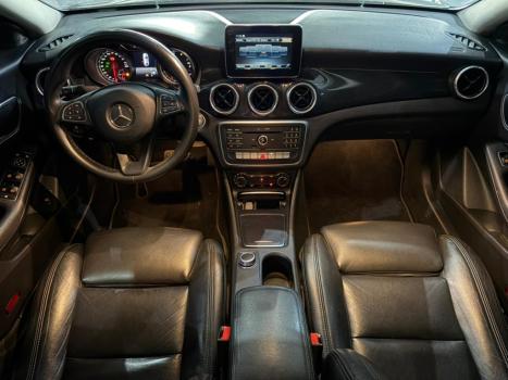 MERCEDES-BENZ CLA 180 , Foto 4