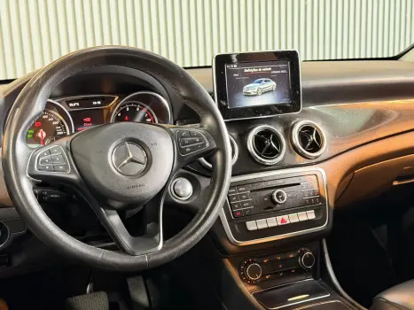 MERCEDES-BENZ CLA 180 , Foto 12