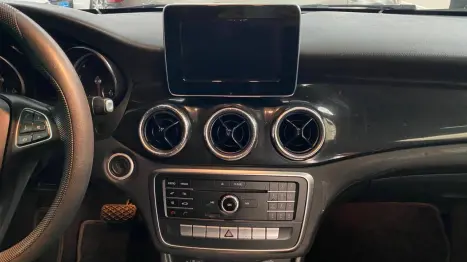 MERCEDES-BENZ CLA 180 1.6 16V 4P CGI TURBO 7G-TRONIC AUTOM�TICO DCT, Foto 9