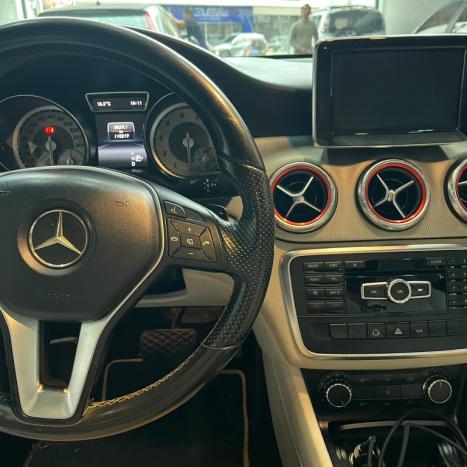 MERCEDES-BENZ CLA 200 1.6 4P FIRST EDITION TURBO AUTOMATIZADO, Foto 3