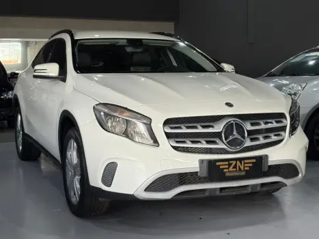 MERCEDES-BENZ GLA 200 , Foto 3