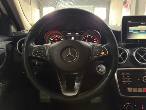 MERCEDES-BENZ GLA 200 , Foto 9