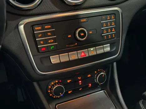 MERCEDES-BENZ GLA 200 , Foto 19