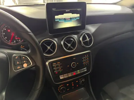 MERCEDES-BENZ GLA 200 , Foto 21