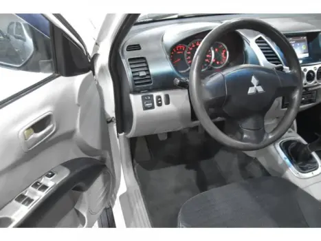 MITSUBISHI L 200 Triton 2.4 16V FLEX GL CABINE DUPLA, Foto 5