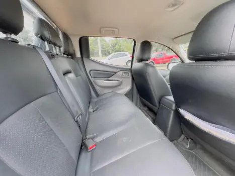 MITSUBISHI L 200 Triton 2.4 16V SPORT HPE 4X4 CABINE DUPLA TURBO DIESEL AUTOM�TICO, Foto 13