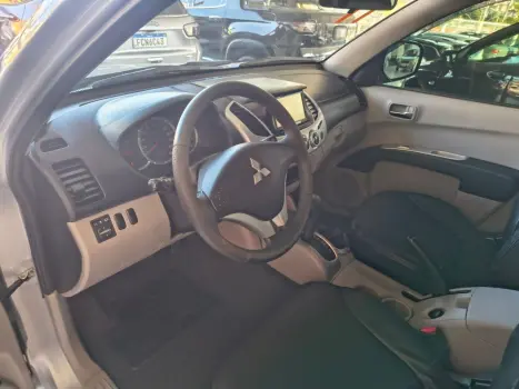 MITSUBISHI L 200 Triton 3.5 V6 24V 4X4 CABINE DUPLA, Foto 18