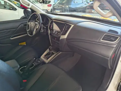 MITSUBISHI L 200 Triton 2.4 16V OUTDOOR HPE-S 4X4 CABINE DUPLA TURBO DIESEL AUTOM�TICO, Foto 7