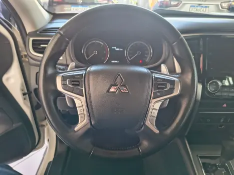 MITSUBISHI L 200 Triton 2.4 16V OUTDOOR HPE-S 4X4 CABINE DUPLA TURBO DIESEL AUTOM�TICO, Foto 13