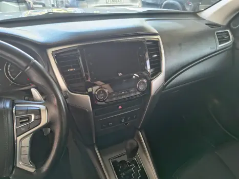 MITSUBISHI L 200 Triton 2.4 16V OUTDOOR HPE-S 4X4 CABINE DUPLA TURBO DIESEL AUTOM�TICO, Foto 14