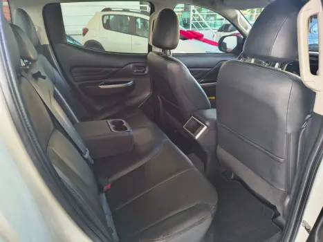 MITSUBISHI L 200 Triton 2.4 16V OUTDOOR HPE-S 4X4 CABINE DUPLA TURBO DIESEL AUTOM�TICO, Foto 18