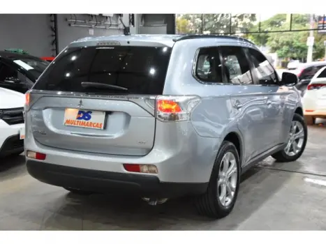 MITSUBISHI Outlander 3.0 V6 24V 4P GT 4X4 AUTOM�TICO, Foto 2