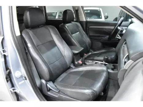 MITSUBISHI Outlander 3.0 V6 24V 4P GT 4X4 AUTOM�TICO, Foto 4