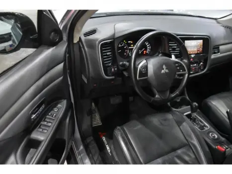 MITSUBISHI Outlander 3.0 V6 24V 4P GT 4X4 AUTOM�TICO, Foto 6