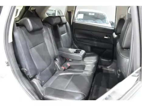 MITSUBISHI Outlander 3.0 V6 24V 4P GT 4X4 AUTOM�TICO, Foto 7