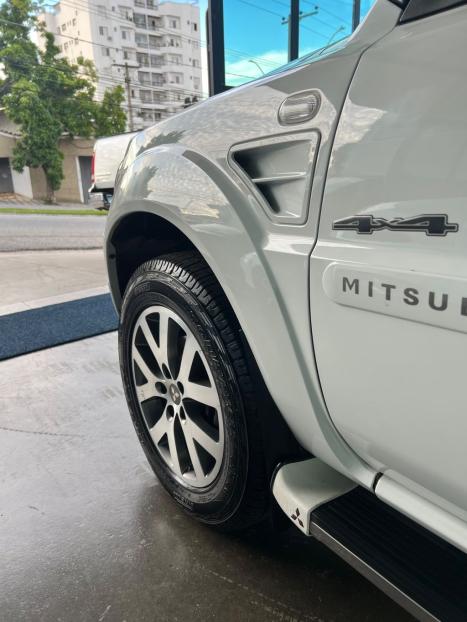 MITSUBISHI Pajero TR4 2.0 16V 4P 4X4 AUTOM�TICO, Foto 3