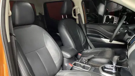 NISSAN Frontier 2.3 16V LE 4X4 CABINE DUPLA BI-TURBO DIESEL AUTOM�TICO, Foto 6