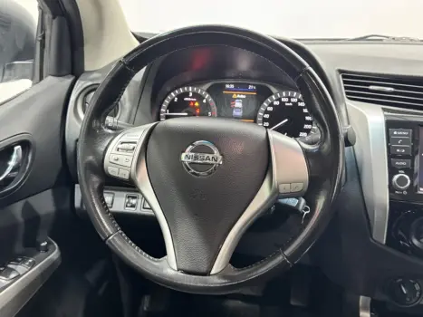 NISSAN Frontier 2.3 ATTACK CABINE DUPLA 4X4 BI-TURBO DIESEL AUTOM�TICO, Foto 3