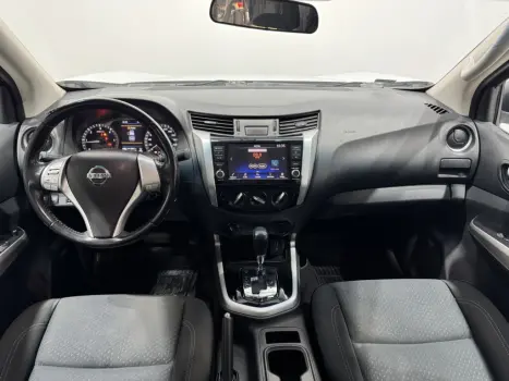 NISSAN Frontier 2.3 ATTACK CABINE DUPLA 4X4 BI-TURBO DIESEL AUTOM�TICO, Foto 6