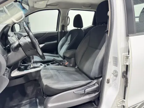NISSAN Frontier 2.3 ATTACK CABINE DUPLA 4X4 BI-TURBO DIESEL AUTOM�TICO, Foto 8