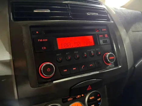 NISSAN Grand Livina , Foto 19