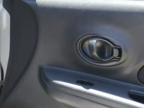 NISSAN March 1.6 16V 4P S FLEX, Foto 10