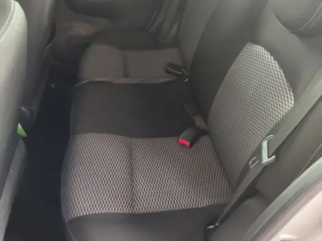 NISSAN March 1.6 16V 4P SV FLEX AUTOM�TICO CVT, Foto 13