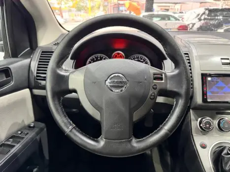 NISSAN Sentra 2.0 16V 4P, Foto 11