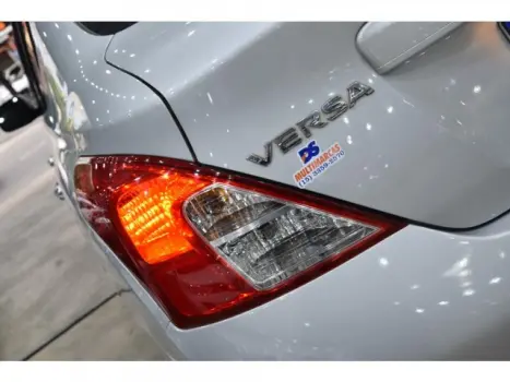 NISSAN Versa Sedan 1.6 16V 4P FLEX SV, Foto 2