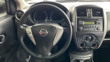 NISSAN Versa Sedan , Foto 12