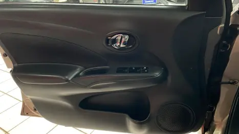 NISSAN Versa Sedan , Foto 13