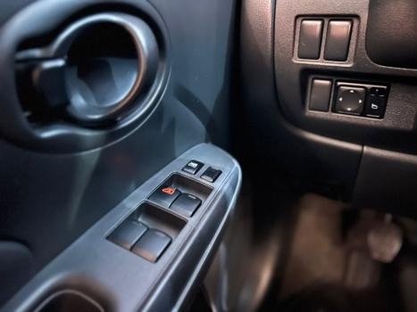 NISSAN Versa Sedan , Foto 8