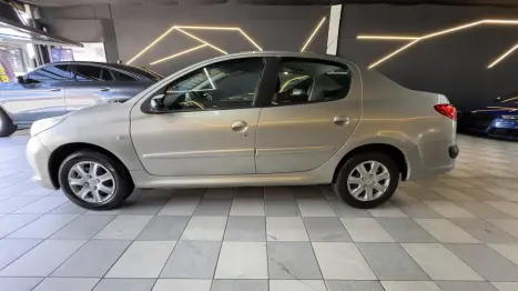PEUGEOT 207 Sedan 1.4 4P PASSION XR FLEX, Foto 2